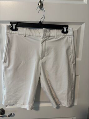 Walter Hagen White Flat-Front Golf Shorts